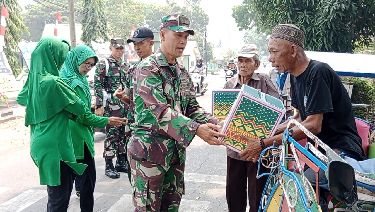 Moment HUT TNI Ke 78, Kodim 1002/HST Berbagi Sembako