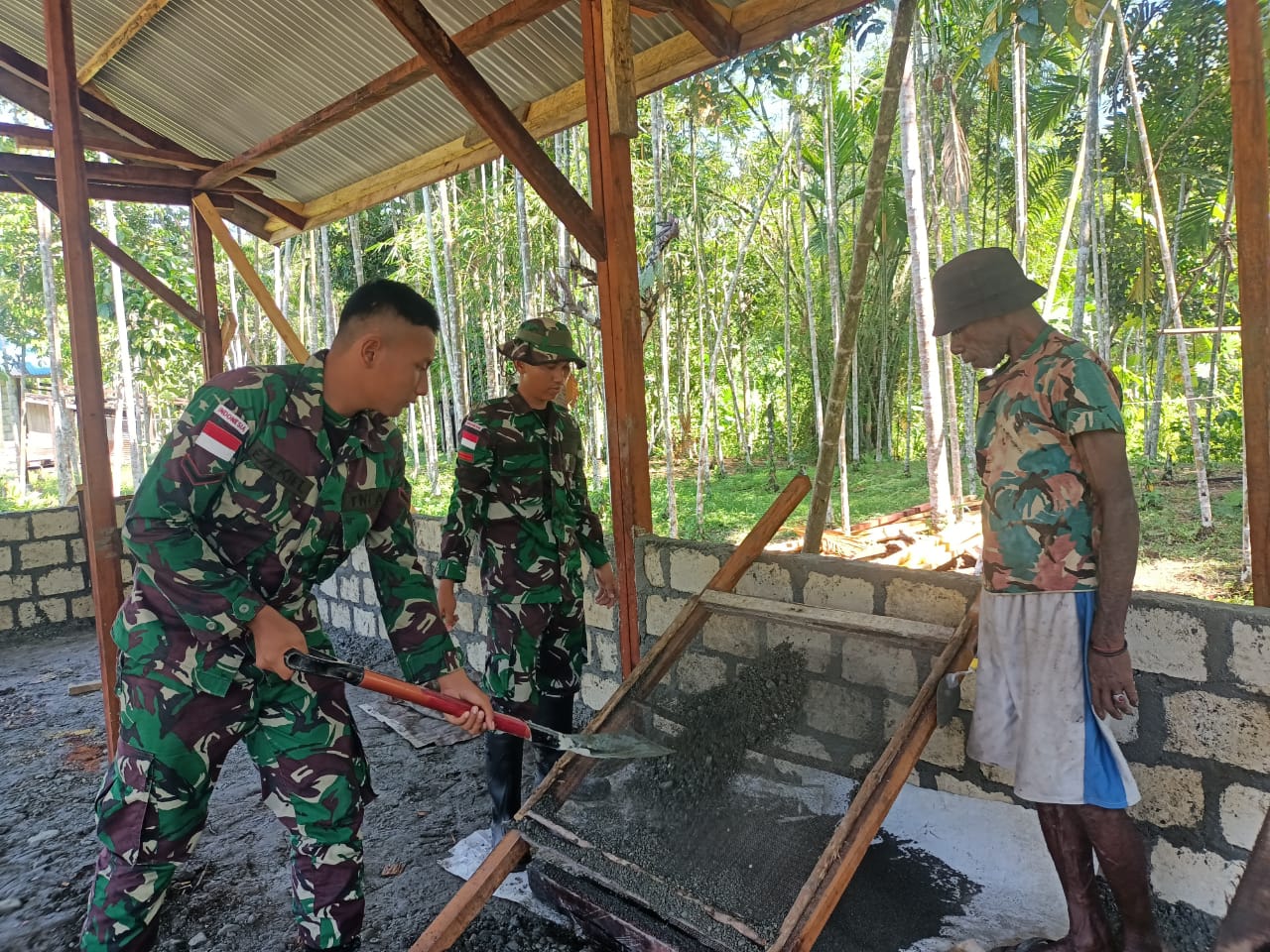 Tulus Dan Ikhlas Satgas Yonif 122/TS Membantu Pembangunan Koperasi Masyarakat Di Perbatasan Papua