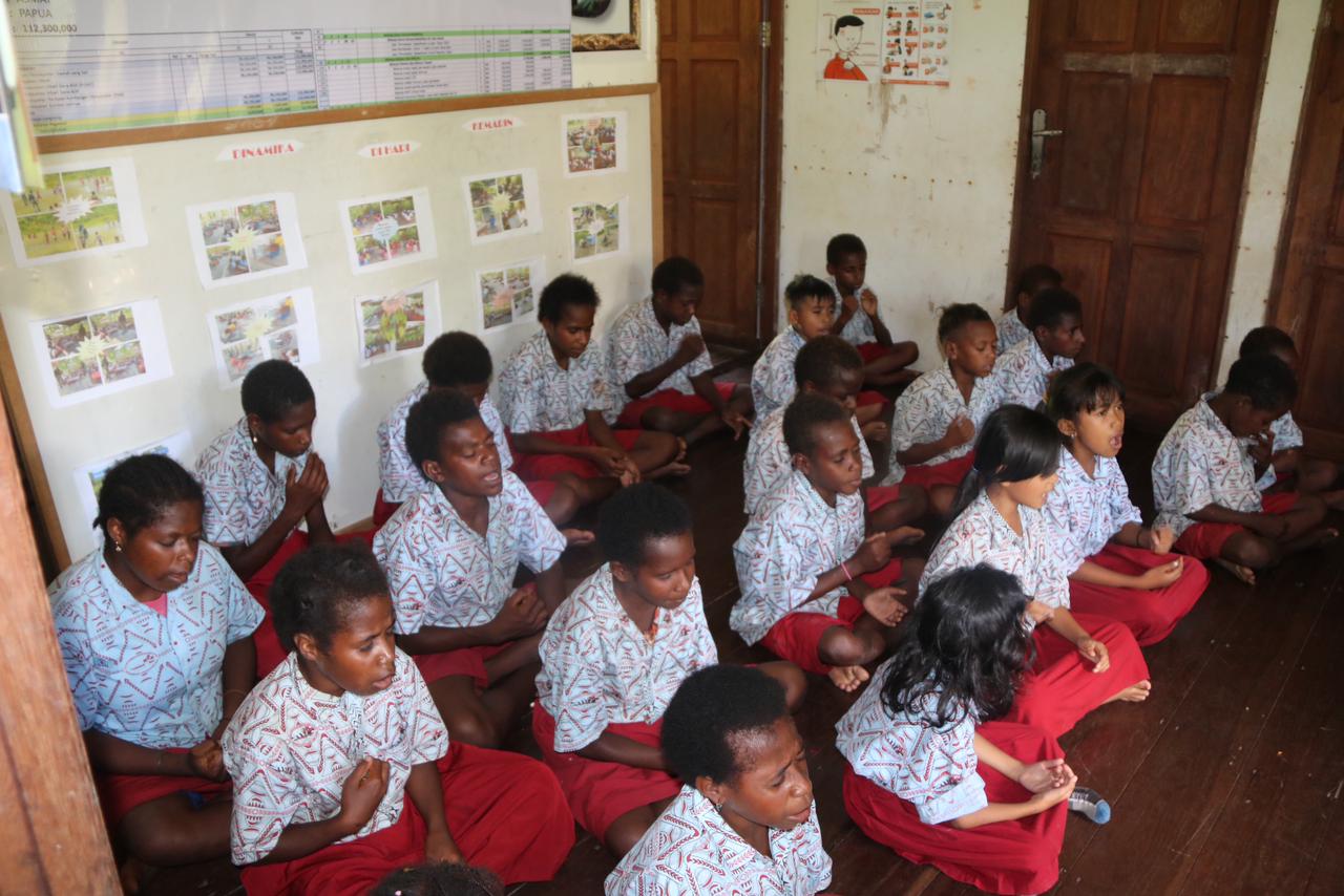 Bubur Kacang Hijau, Nutrisi Tambahan Untuk Anak-anak Sekolah Rimba Batas Batu 