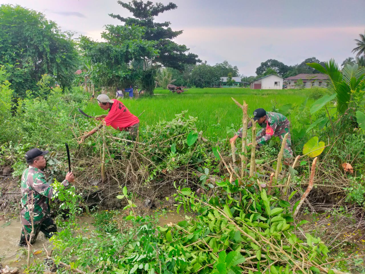 Menyatu Dengan Alam Koramil 1002-06/Barabai Gelar Karbak Dan Buka Puasa Bersama
