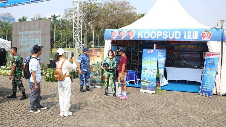 Pengunjung Antusias Saksikan Stand Koopsud I dalam rangka HUT TNI ke-79.