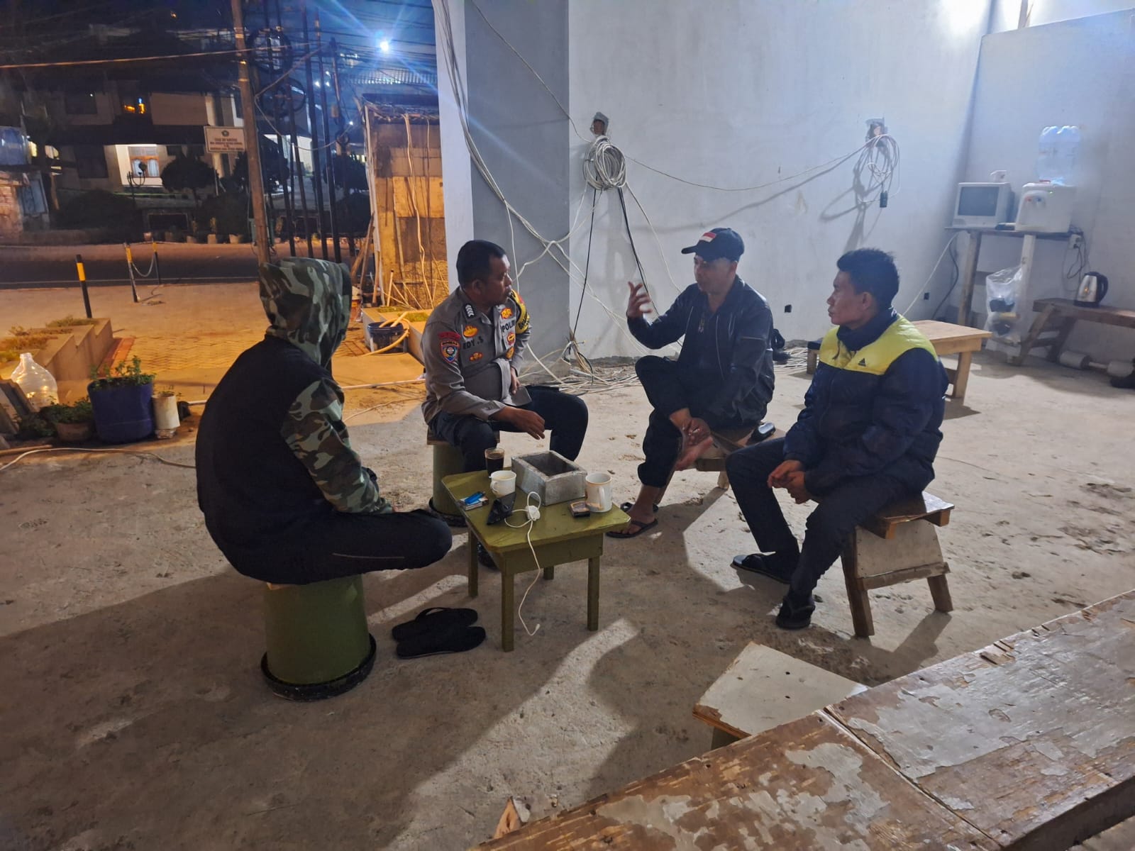 Bhabinkamtibmas Wilayah Hukum Polsek CSR Polres Bogor Giat COOLING Sistem Kontrol Siskamling Warga Binaan Beri Himbauan Dan Ajak Kondusifitas Kamtibmas