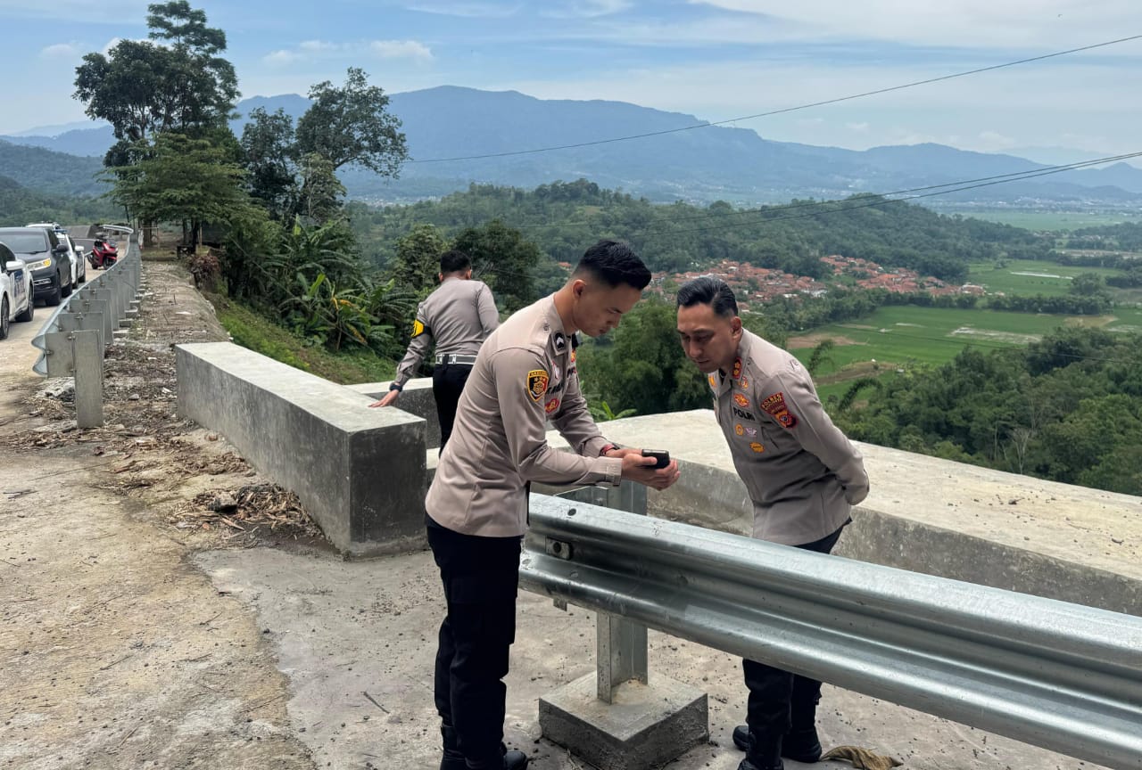 Tinjau Rawan Longsor, Kapolres Majalengka Imbau Masyarakat Waspada Musim Penghujan