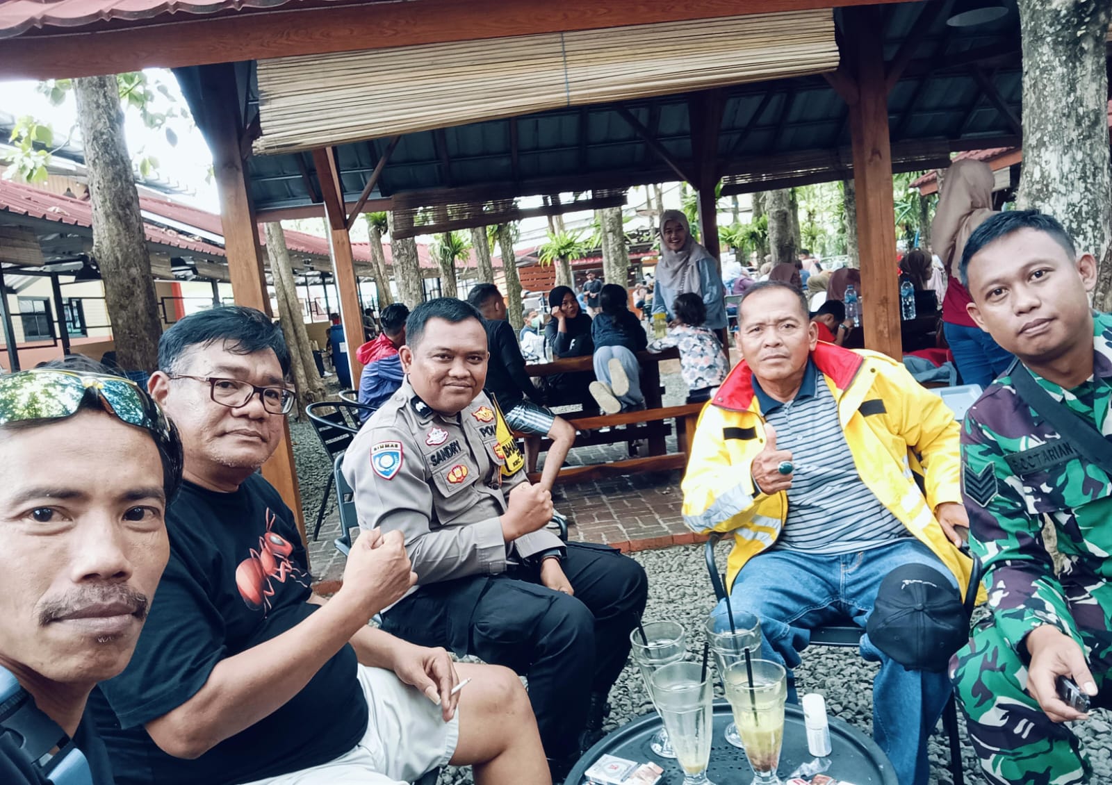 Sinergitas TNI Polri Wilayah Hukum Polsek Parungpanjang Desa Lumpang Giat Cooling Sistem Patroli Sambang Ajak Jaga Kondusifitas Cegah Gangguan Kriminalitas