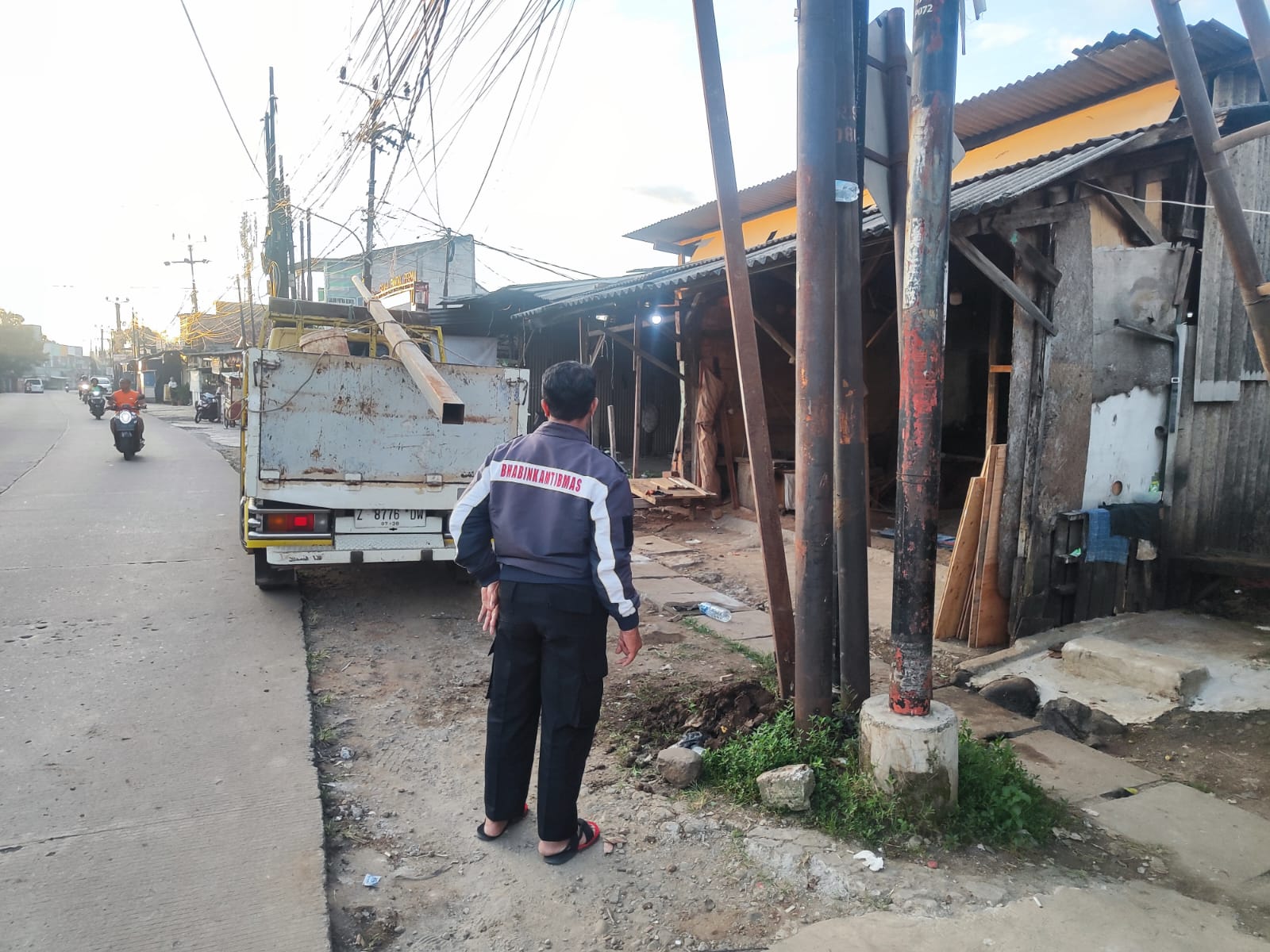 Polsek Cibinong Tndak Lanjutti Cek TKP Korban Meninggal Akibat Tersengat Jaringan Aliran Listrik