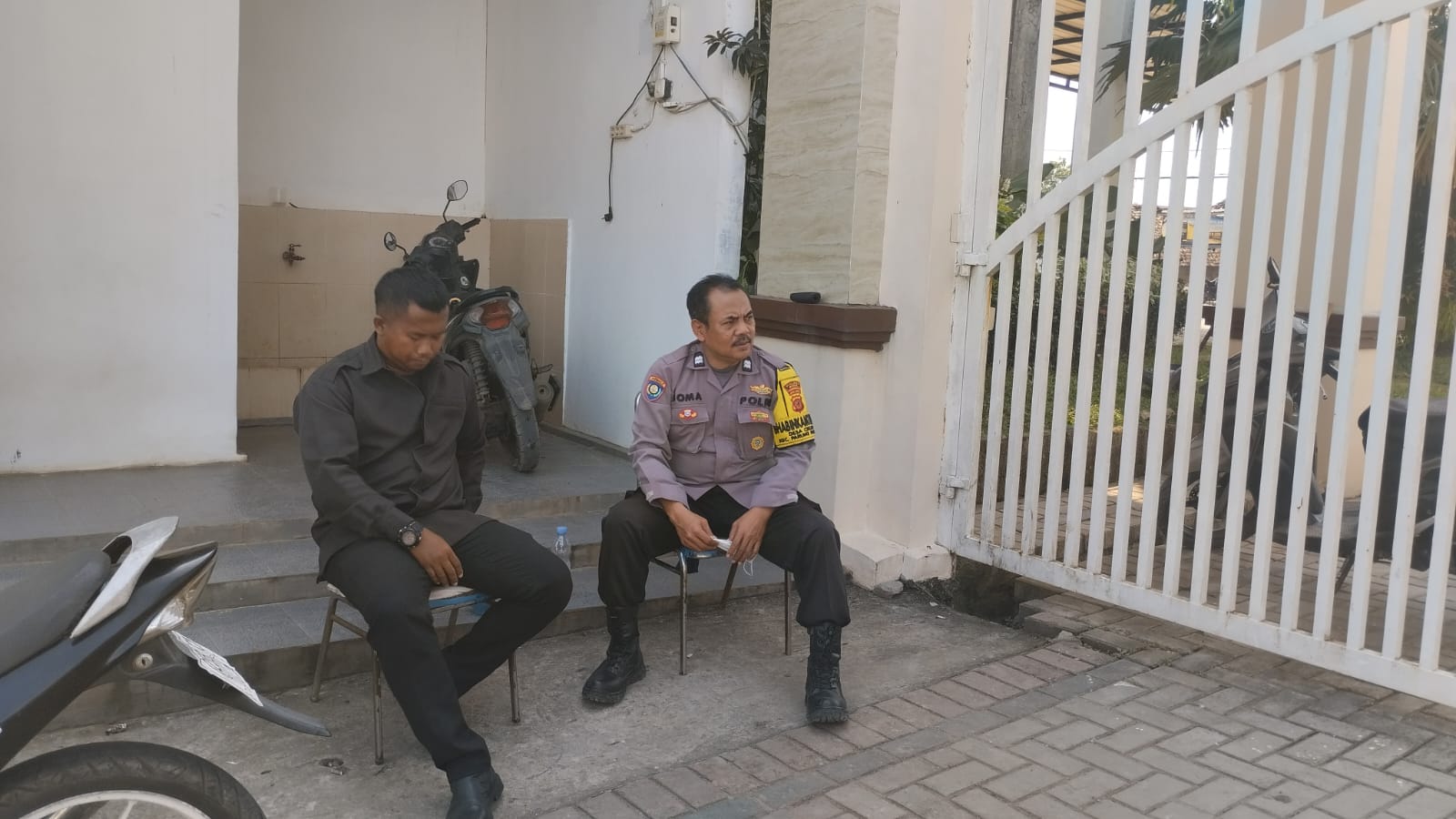Bhabinkamtibmas Polsek Parungpanjang Sambangi Warga Desa Cikuda, Berikan Himbauan Kamtibmas dan Cegah TPPO
