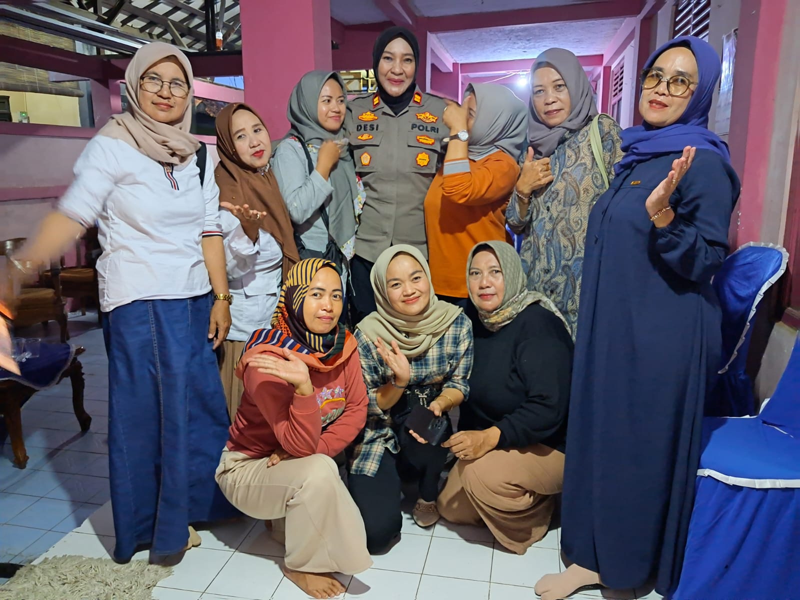 Kapolsek Dramaga Silahturahmi Cooling Sistem Giat Sambang Ibu Ibu Kader Dan PKK Kecamatan Dramaga Ajak Jaga Kondusifitas Cegah Gangguan Kamtibmas