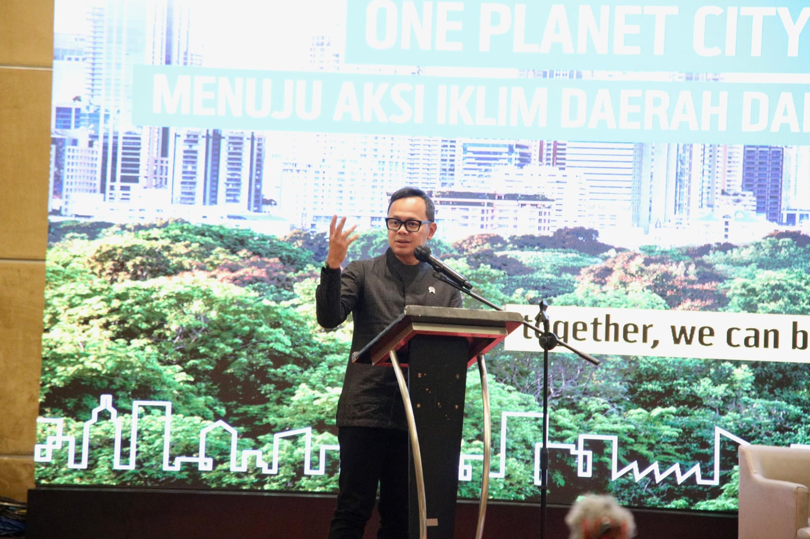 Wamendagri Bima Arya: Kepala Daerah Harus Paham Isu Perubahan Iklim dan Pengurangan Gas Emisi