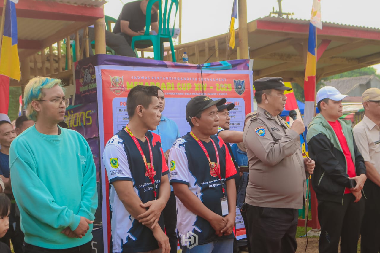 Sambang Kamtibmas, Bhabinkamtibmas Polsek Rumpin Bersama Tiga Pilar Amankan Turnamen Sepak Bola Mekarsari Cup XIV dan HUT RI ke-80
