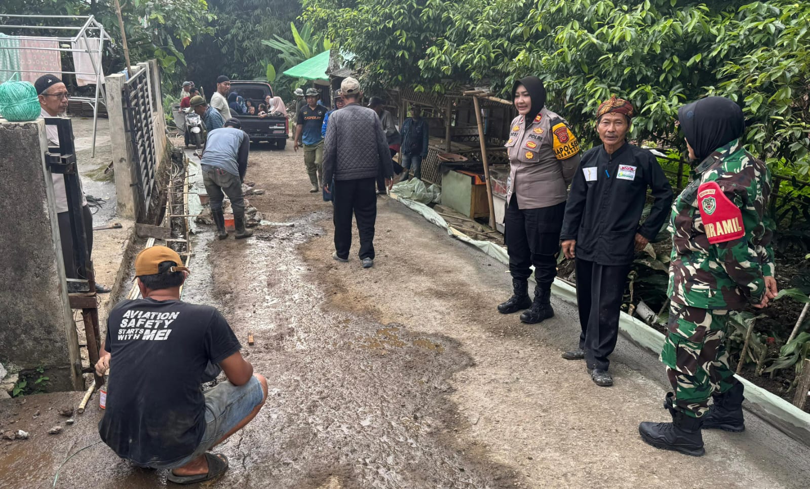 Kapolsek Dramaga Bersama Danramil Kec Ciomas Laksanakan Giat Cooling System Silahturami Kades Sukadamai Kec Dramaga