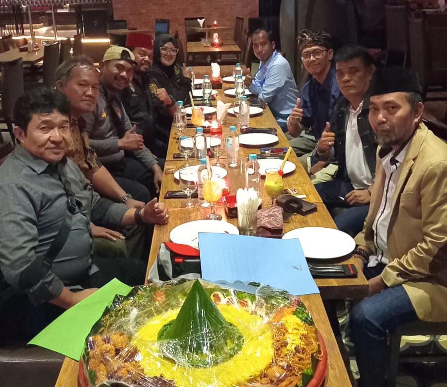 Agus Flores Serahkan 3 SK Pengurus di Momen Ulang Tahun ke-48, Tegaskan Komando dan Loyalitas