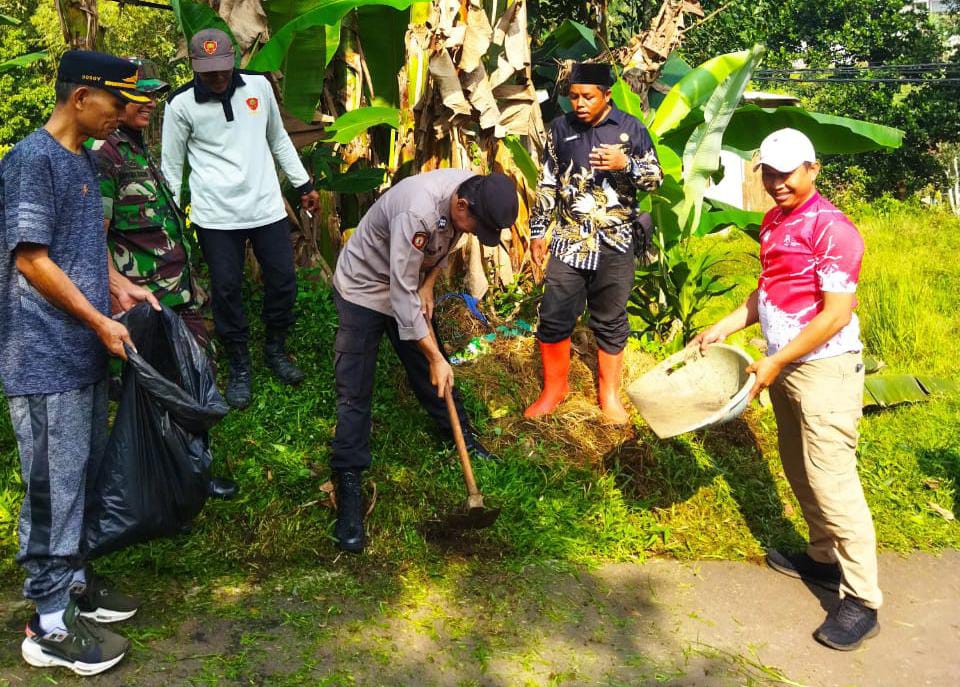 Polsek Dramaga Bersinergi Forkompincam, Pemdes Kec.Dramaga Serta Anggota, Laksanakan Apel Gabungan Program Jumsih (Jumat Bersih – bersih).