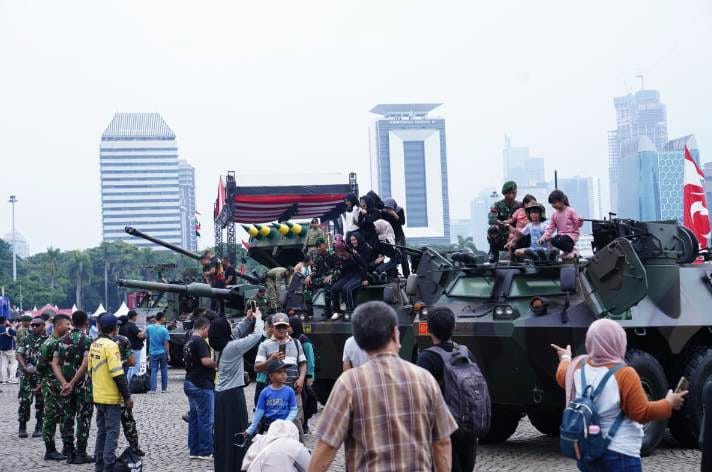 TNI Fair 2025: Monas Meriah Jadi Ajang Pesta Rakyat, Anak-Anak Antusias Naik Panser TNI