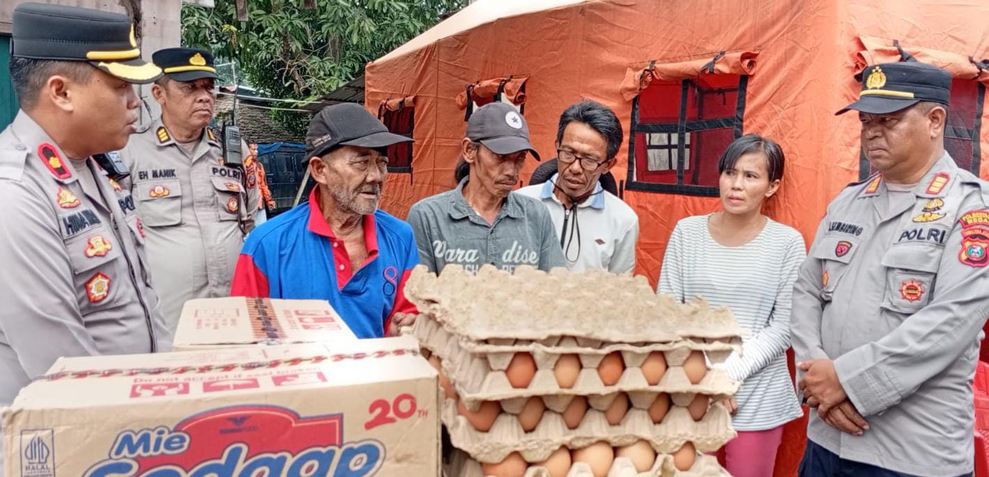 Respon Cepat Polsek Medan Area Beri Bantuan Kepada Korban Kebakaran