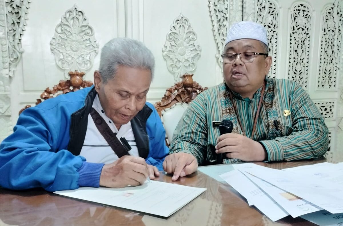 Wakaf ini berasal dari H. Satidjo, seorang dermawan yang lahir di Kebumen, 5 Januari 1950