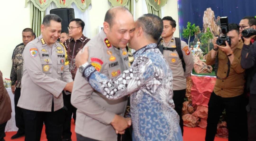 Kapolda Gelar Safari Natal ke Kediaman Wagub Kalbar dan Sekjen MADN