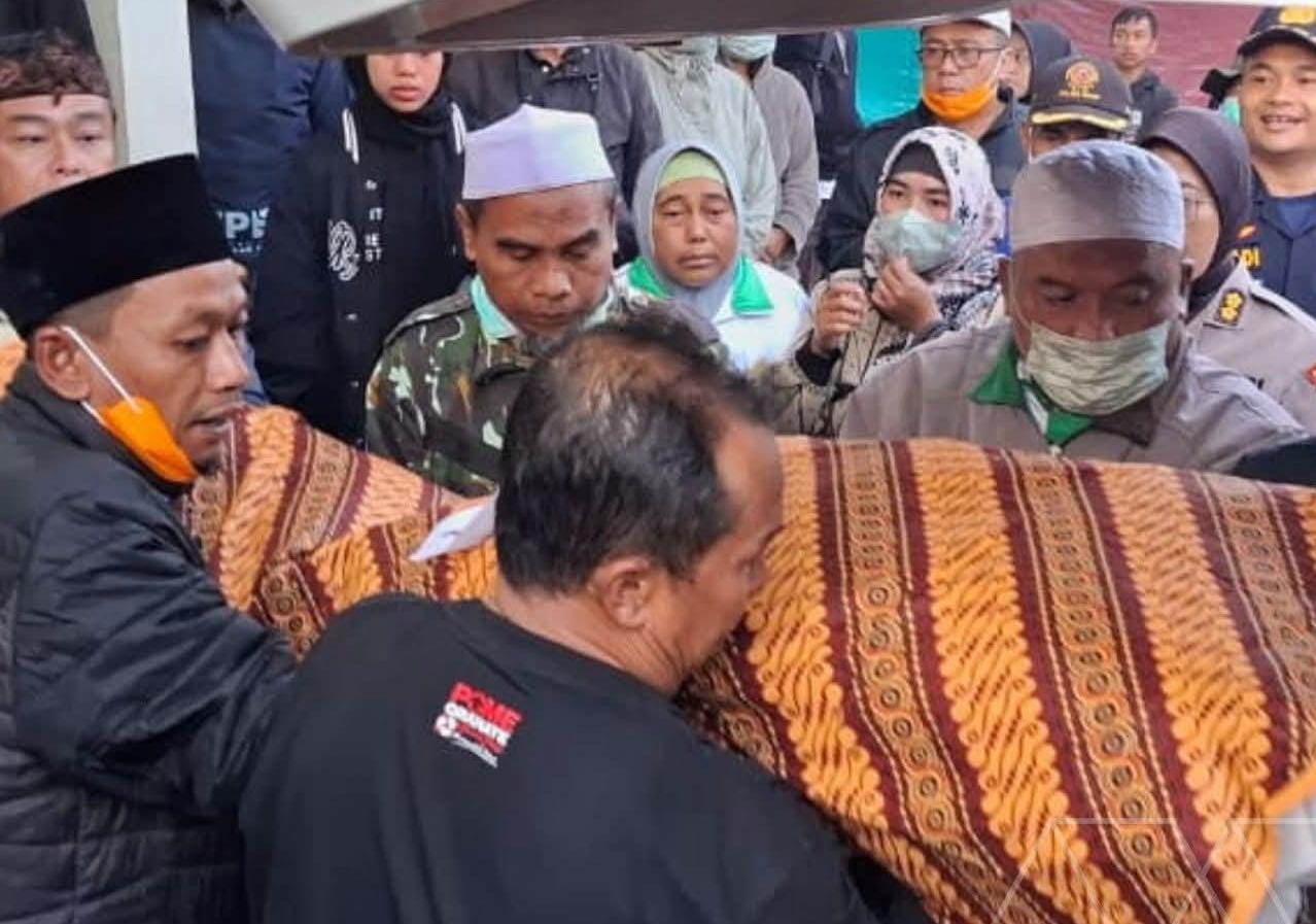 Update Longsor Cisarua: 46 Kantong Jenazah Dievakuasi, 30 Korban Berhasil Diidentifikasi Tim DVI Polda Jabar