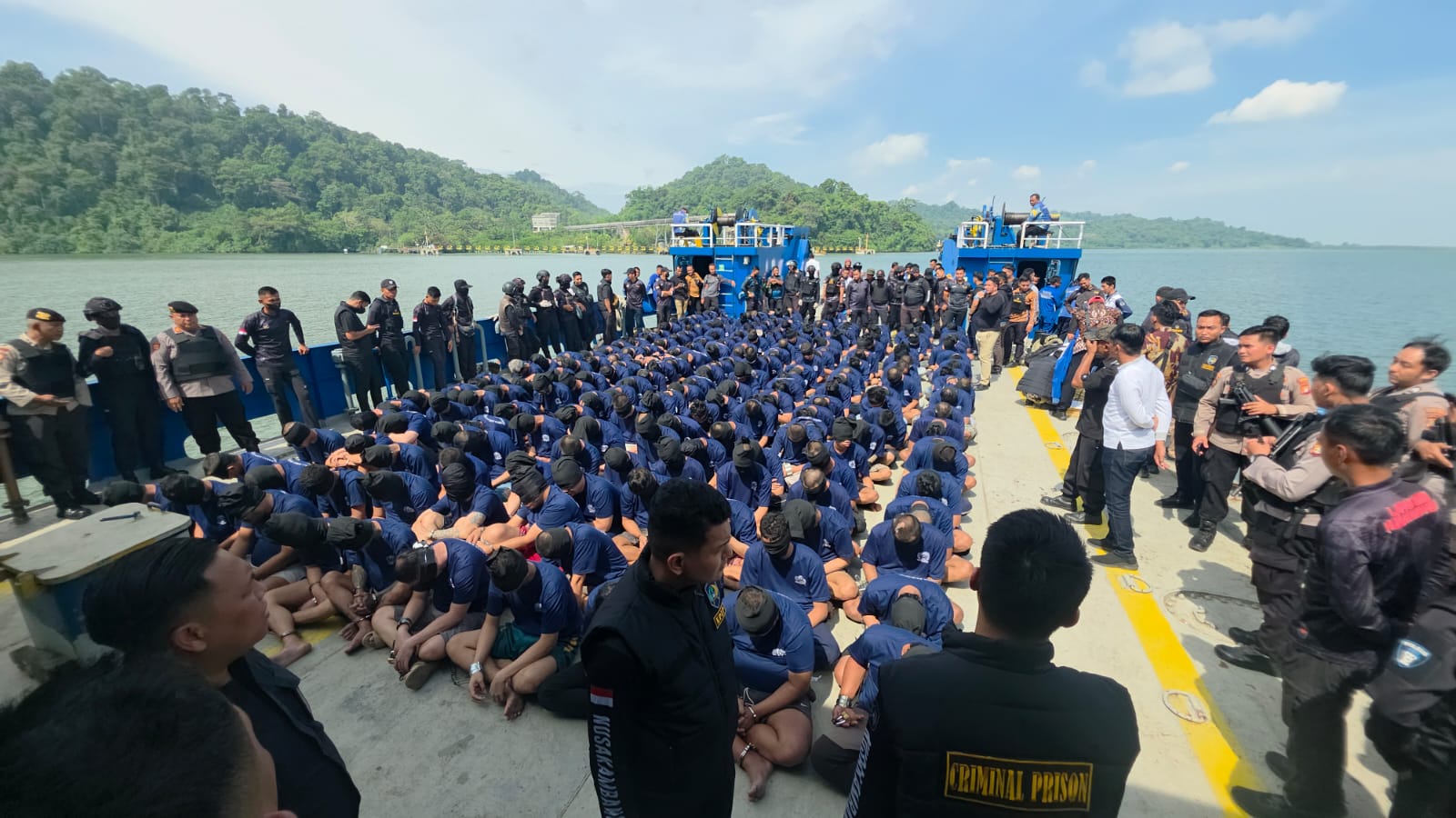 Bersihkan Lapas dari Narkoba dan HP, 2.189 Warga Binaan Risiko Tinggi Dipindahkan ke Nusakambangan