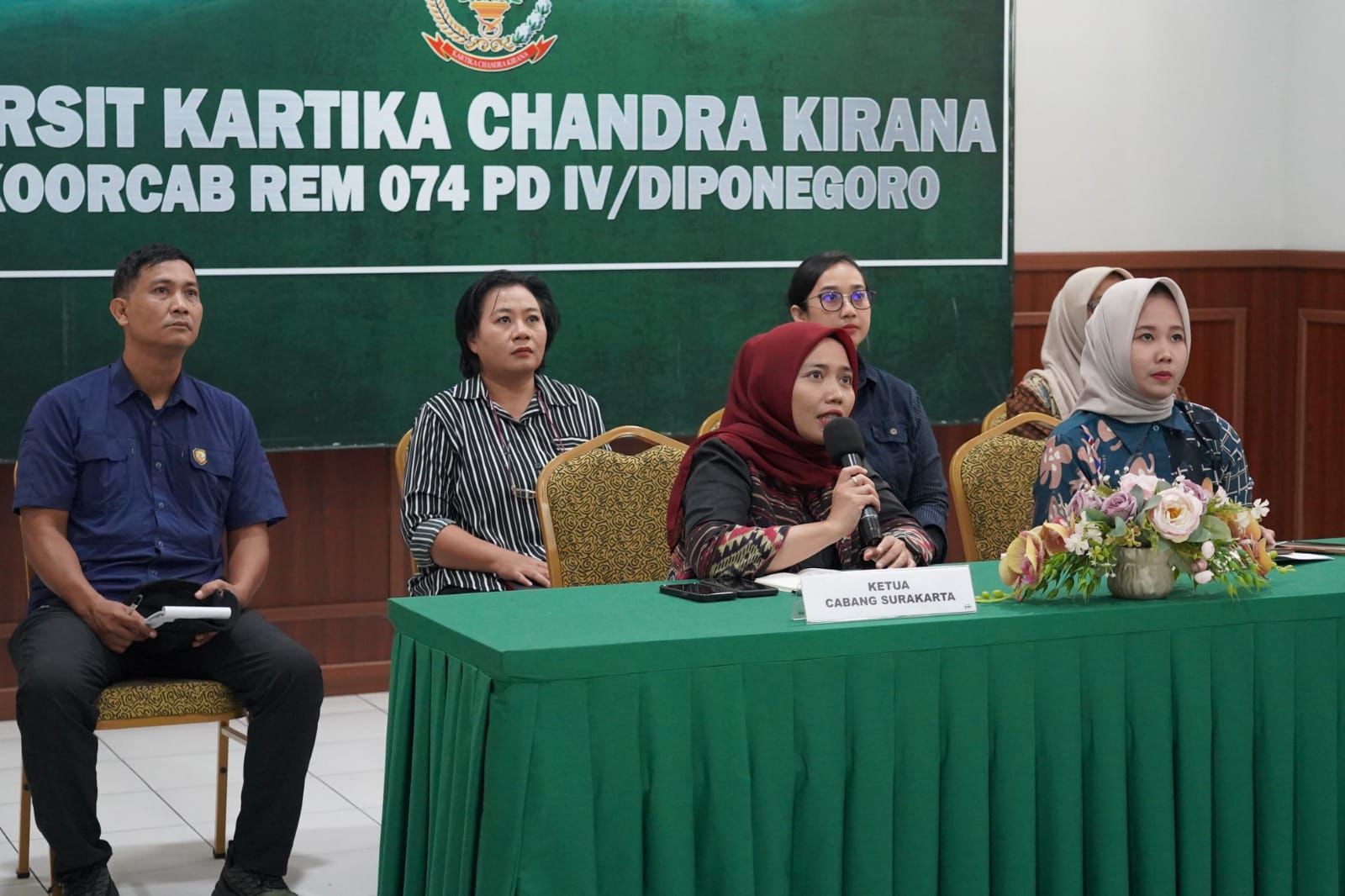 Ketua Persit Kodim Surakarta Ikuti Zoom Sosialisasi PERSIT BISA 2 untuk Dukung Pengembangan UMKM