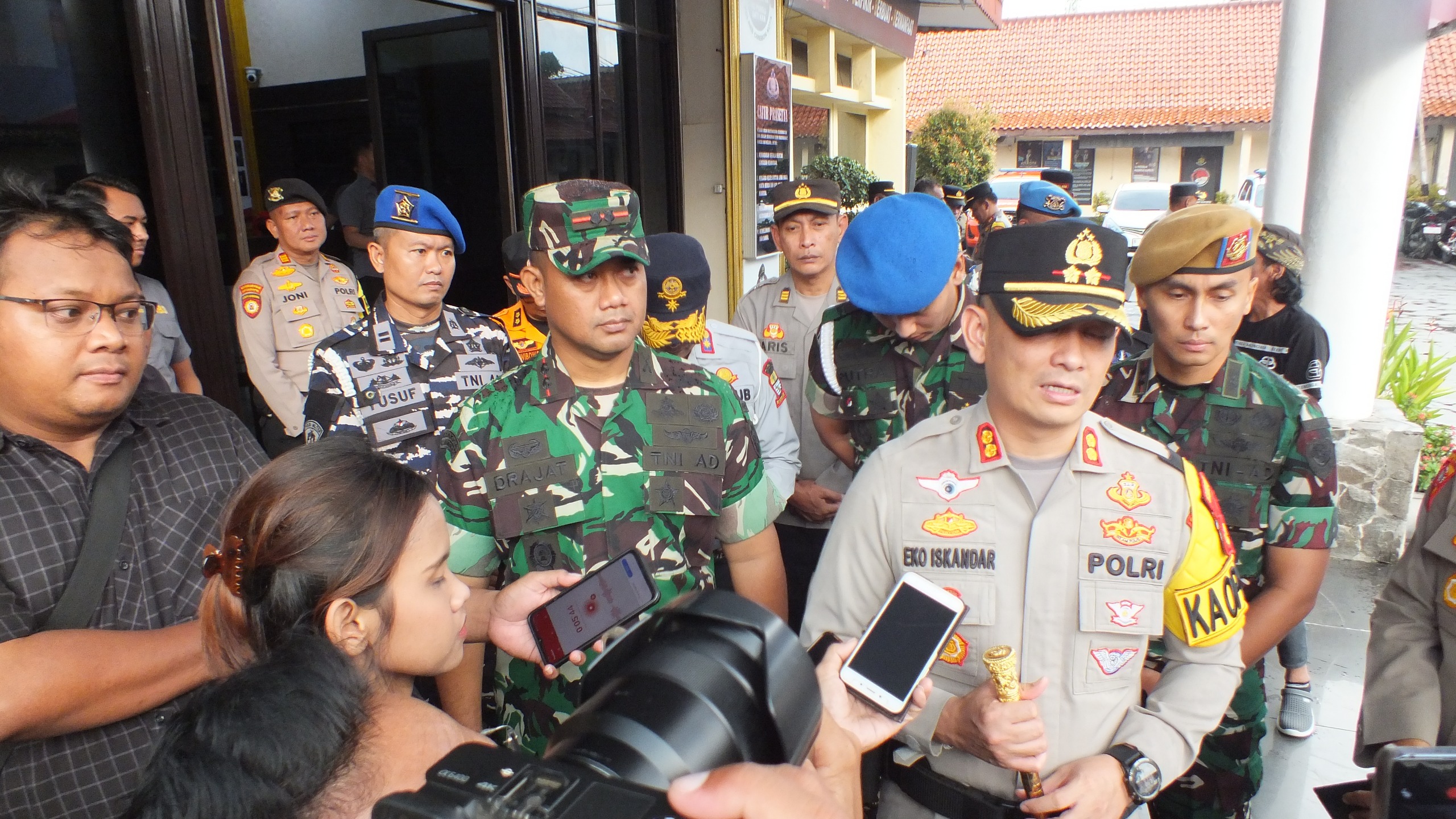 Apel Gelar Pasukan Operasi Ketupat Lodaya 2026 di Mapolres Ciko. Dandim 0614/Kota Cirebon : Kerahkan Personel Pengamanan.