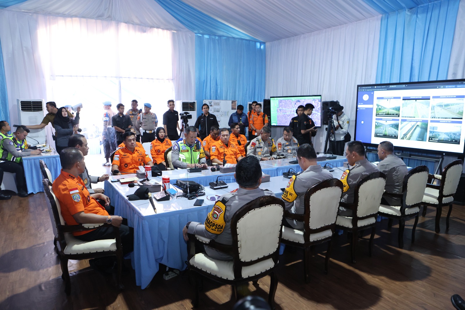 Kapolda Metro Jaya dan Kepala Basarnas Tinjau Cikunir, Pastikan Pengamanan Mudik Siaga Penuh