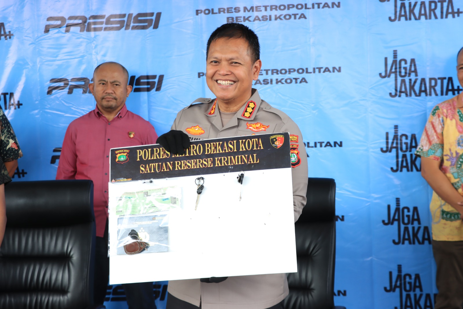 Polres Metro Bekasi Kota Ringkus Penarik Motor Paksa di Narogong, Empat Pelaku Masih Diburu Polisi