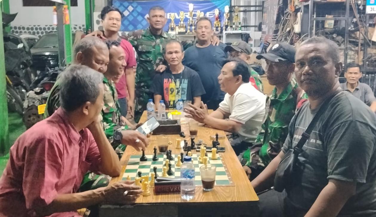 Ciptakan Rasa Aman dan Kondusif, Koramil 06/Cakung Gelar Patroli/Siskamling Bersama Komduk.