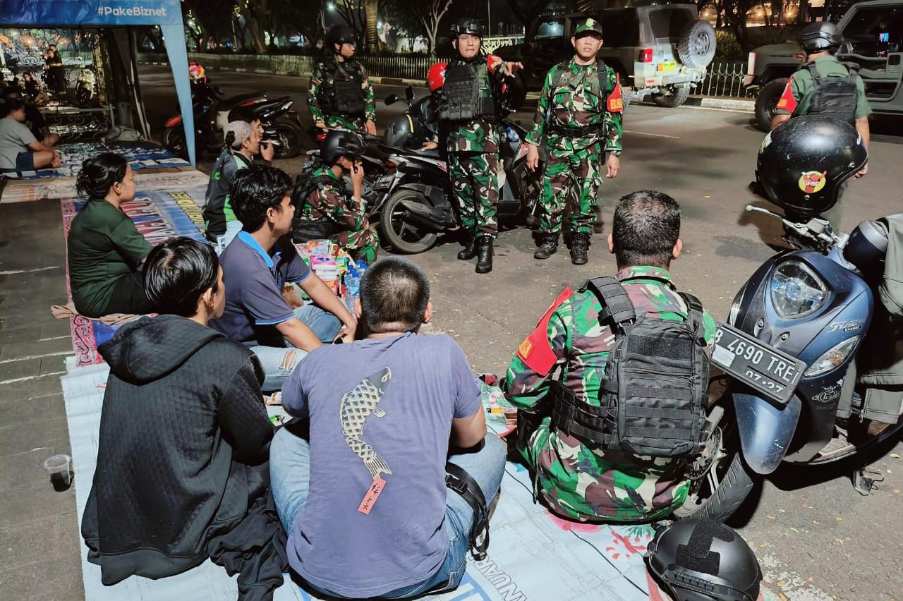 Koramil 07/Cipayung dan Warga Gelar Patroli Perkuat Keamanan Cegah Tawuran.