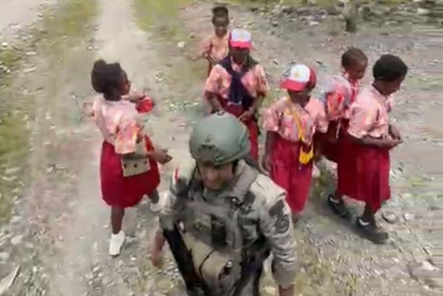 Kegiatan Patroli Satgas Damai Cartenz di Kenyam, Wujud Komitmen Jaga Stabilitas Keamanan Nduga