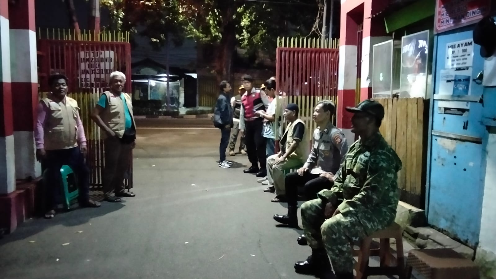 Patroli Malam Terpadu di Pulogadung : Sinergi TNI, Polri, dan Warga Jaga Lingkungan Tetap Aman