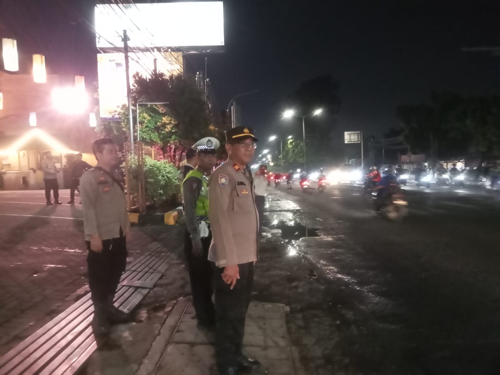 Kapolsek Bekasi Barat Pimpin Langsung Pengamanan Malam Takbir Idul Adha 1447 H