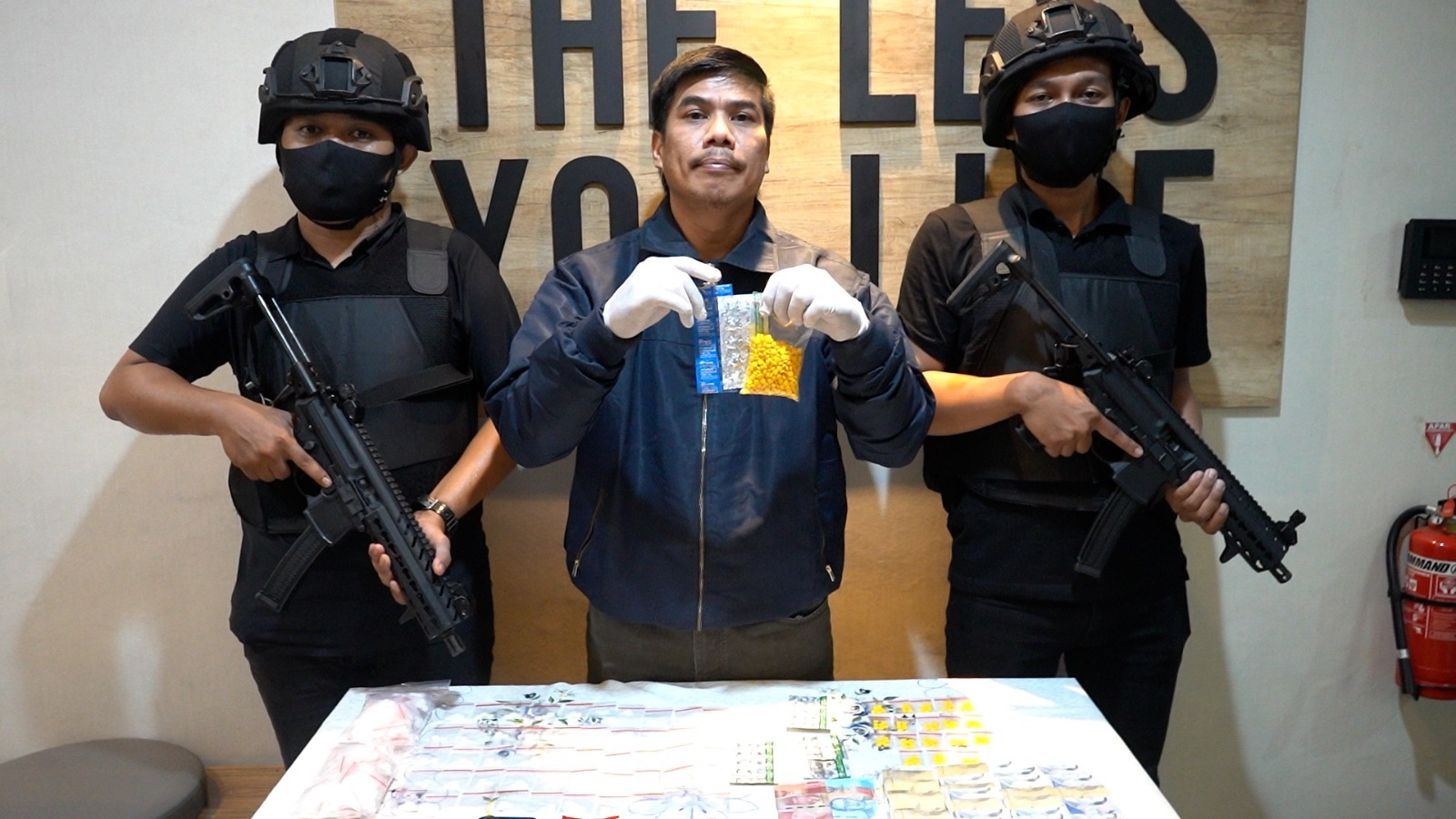 Polda Metro Jaya Bongkar Kedok Warung Sembako Penjual Obat Keras Ilegal di Jagakarsa