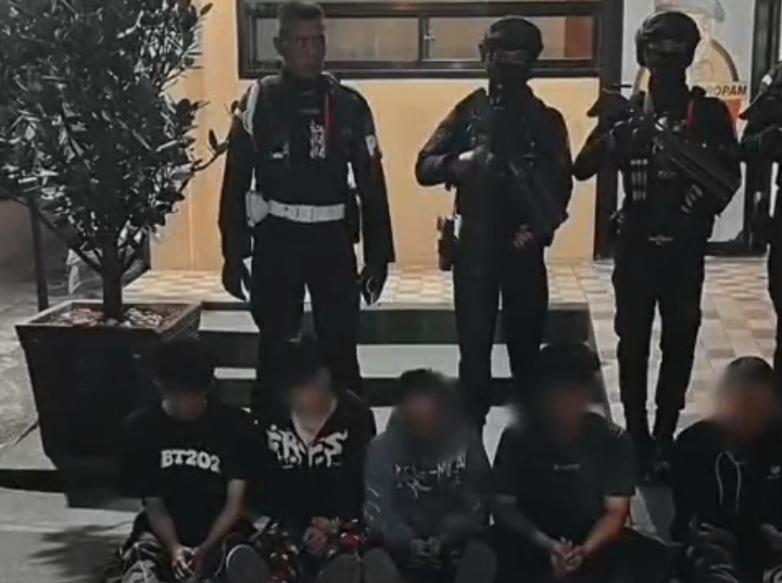 Operasi Malam Satbrimob Polda Metro Jaya, Pelaku Narkotika dan Pemuda Bersenjata Tajam Diamankan