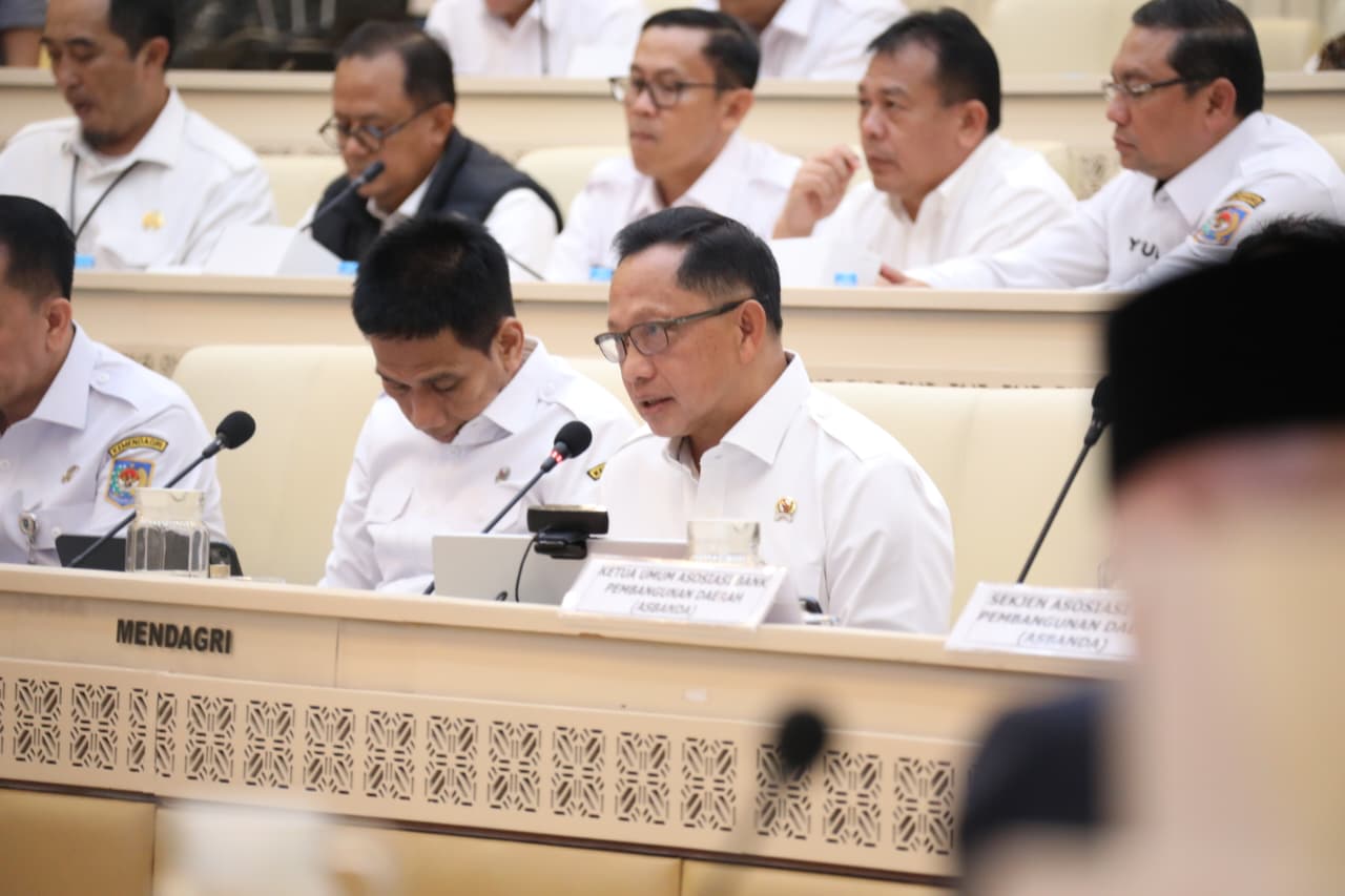 Rapat Bersama DPR RI, Mendagri Paparkan Langkah Strategis Perkuat BUMD