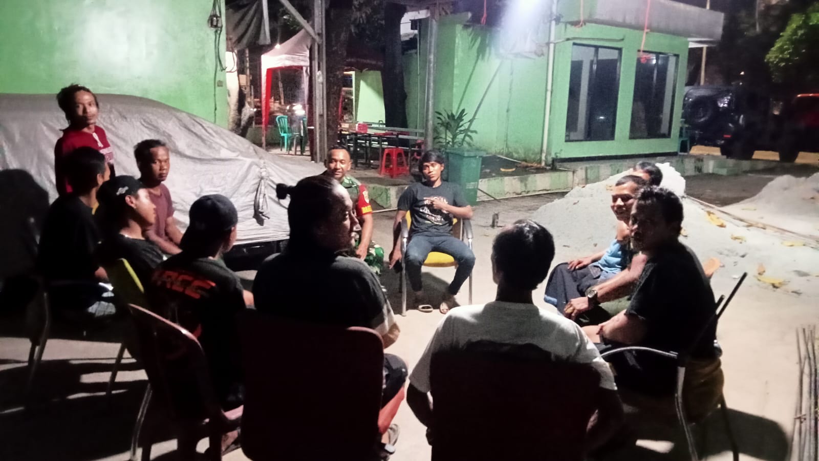Koramil Cakung Bersama Tiga Pilar dan Warga Gelar Patroli Malam, Perkuat Kamtibmas dan Antisipasi Banjir