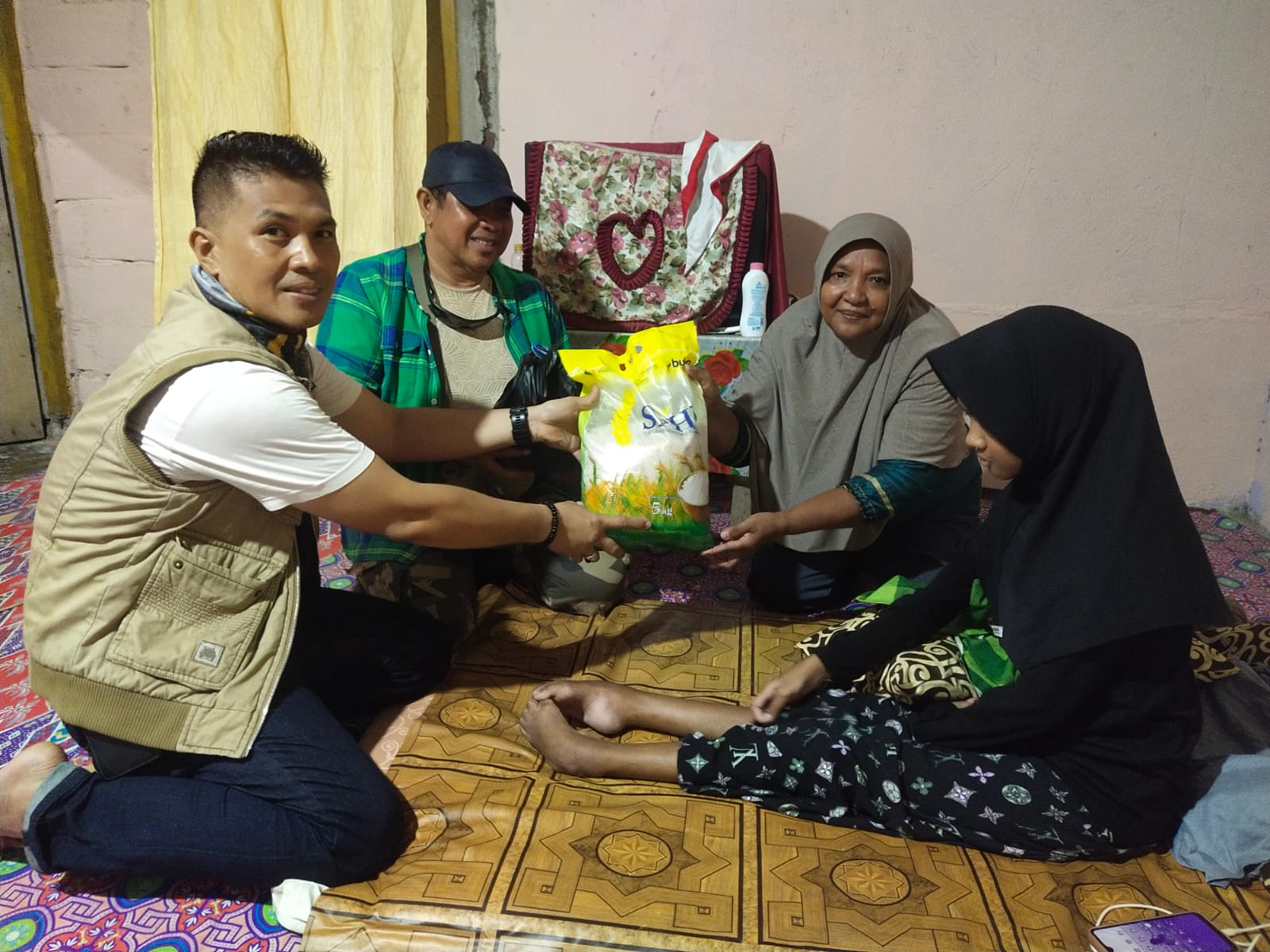 Komunitas CEO Lingga Tebar Kebaikan:Salurkan Bantuan Kemanusiaan bagi Anak Penyandang Disabilitas di Dabo Singkep