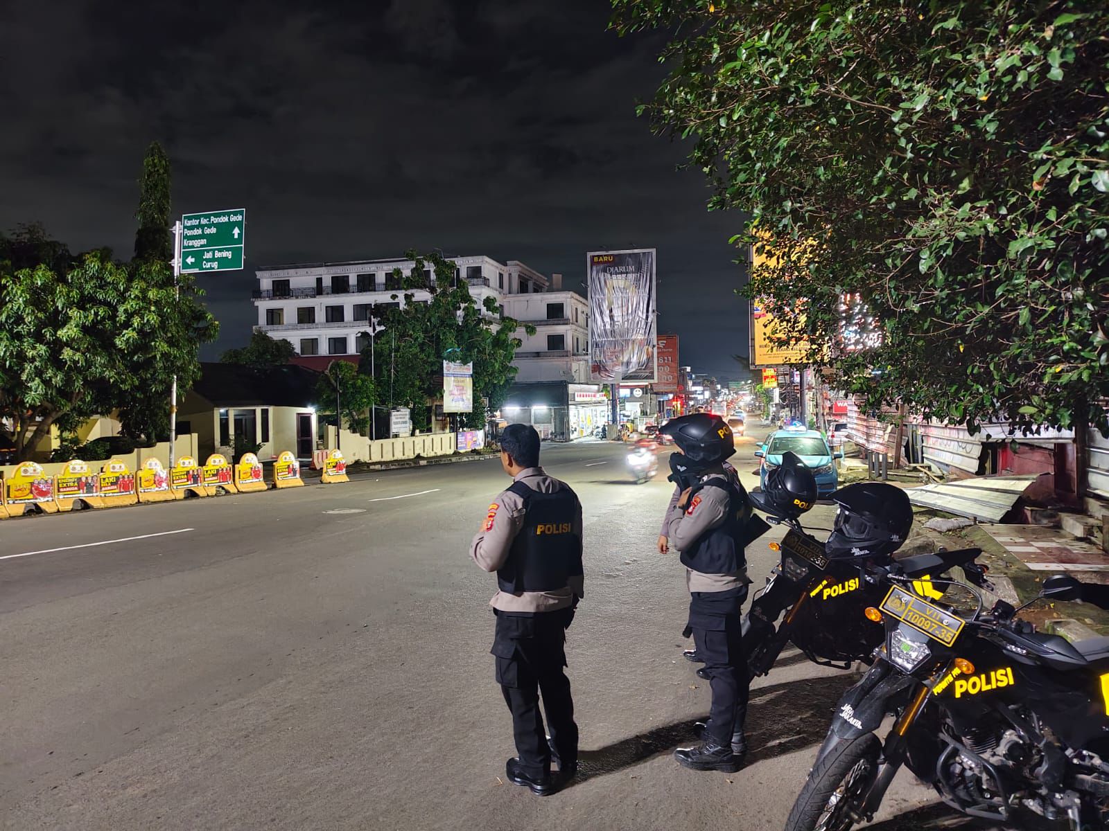 Tim Kuda Nil Polres Bekasi Kota Sekat Jalur Hankam dan Jatiwarna Jelang Fajar