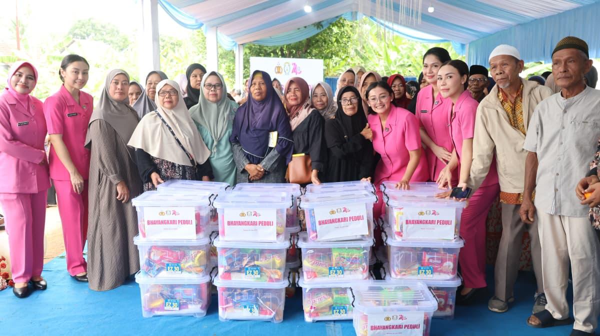 Peringati Hari Bhayangkara ke 80, Bhayangkari Polda Metro Jaya Salurkan 750 Paket Sembako untuk Warga Bojongsari