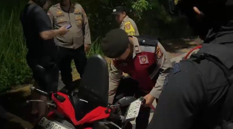 Brimob Metro Jaya dan Polsek Pinang Amankan Dua Terduga Pelaku Curanmor Saat Patroli Dini Hari