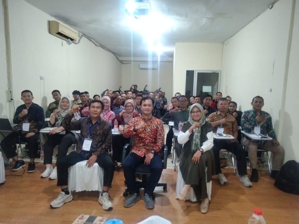 HARI KEDUA PELATIHAN PARALEGAL ANGKATAN VII LBH HIR: BPHN KUPAS TUNTAS PERAN DAN KOMPETENSI PARALEGAL