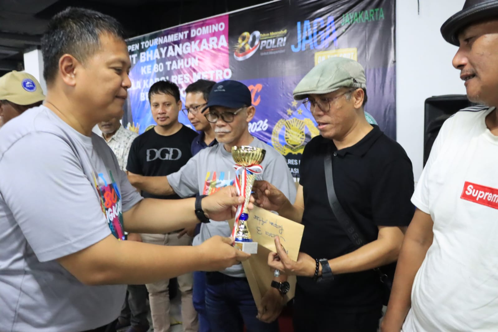 Semarak Hari Bhayangkara ke 80, Polres Metro Bekasi Kota Gelar Turnamen Catur dan Domino Piala Kapolres