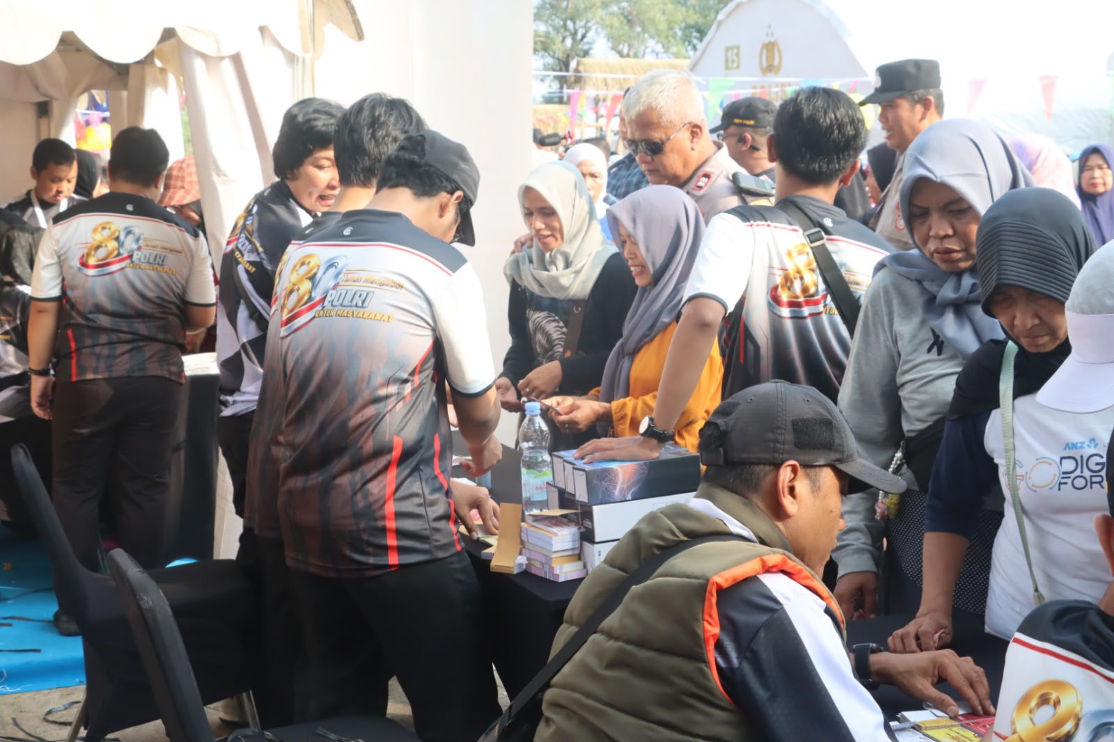 Pasar Rakyat dan Bazar UMKM Meriahkan Hari Bhayangkara ke-80 di Tangerang Selatan