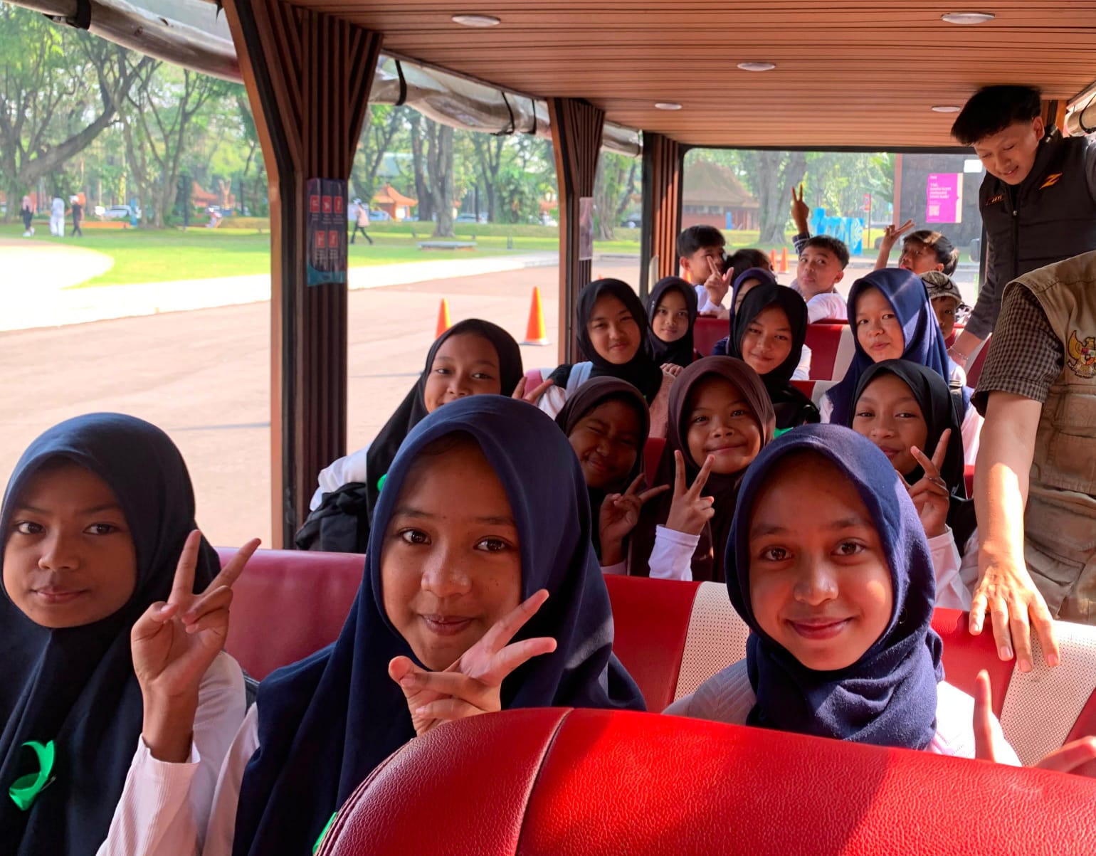 Team Gen Z Garda Mawar Peduli Beraksi