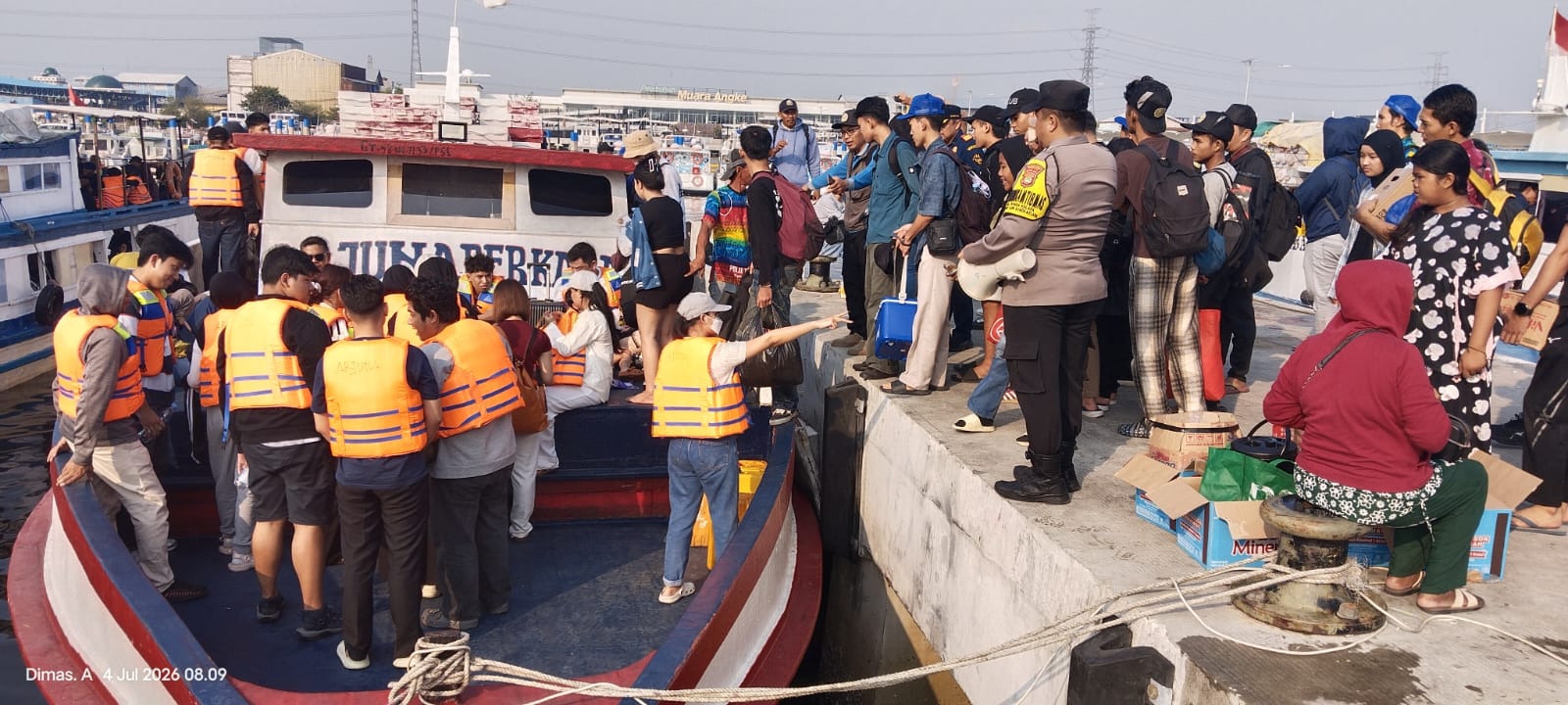 Polsek Sunda Kelapa Tingkatkan Pengamanan dan Pelayanan Wisatawan di Dermaga Kali Adem