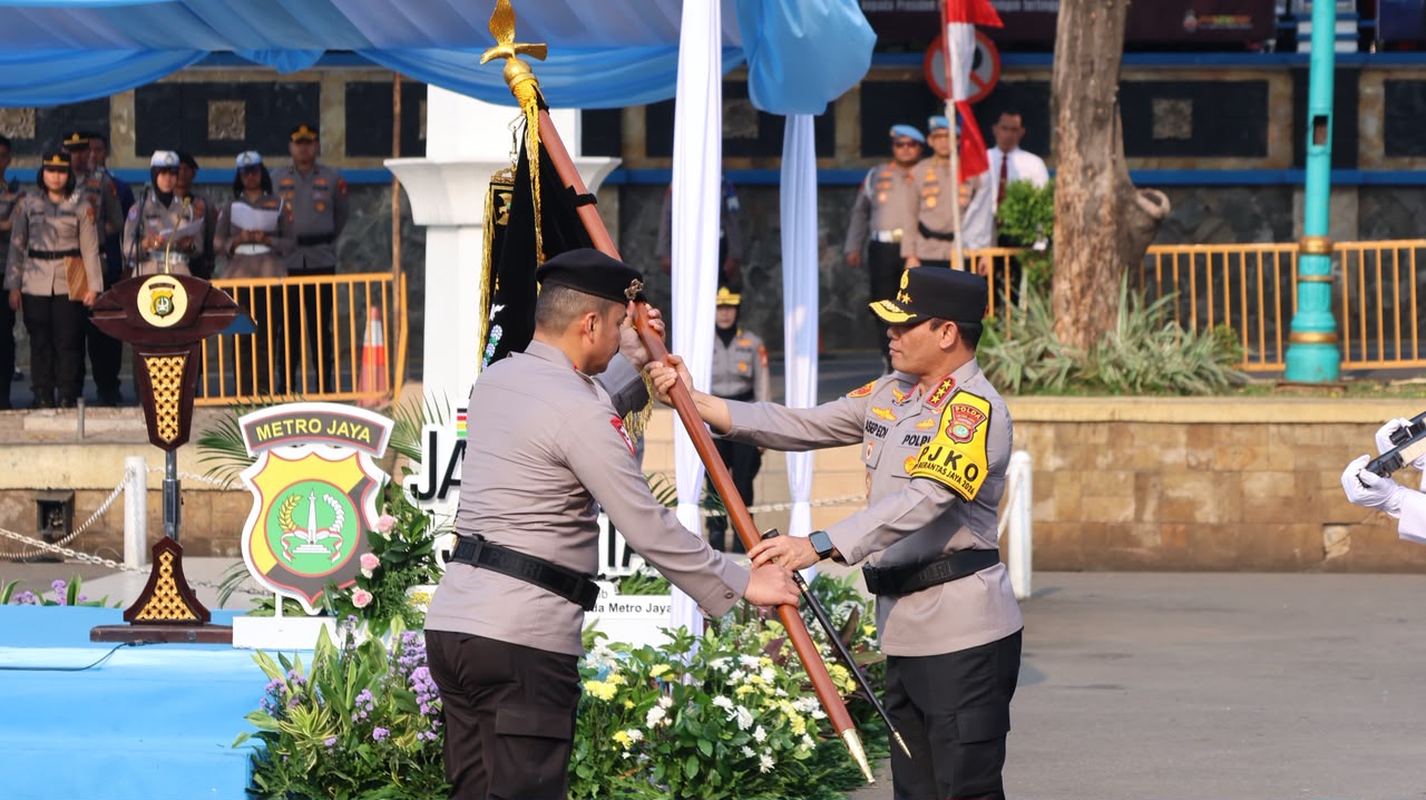 Polda Metro Jaya Terima Tanda Kehormatan Nugraha Sakanti, Kapolda Tegaskan Pengabdian Harus Semakin Berkualitas