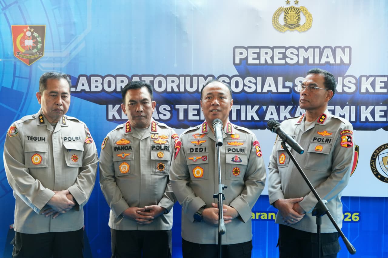 Wakapolri, Komjen Pol. Prof. Dr. Dedi Prasetyo, S.H., M.Hum., M.Si., M.M., menegaskan komitmen Polri untuk mempercepat transformasi pendidikan sebagai fondasi pembangunan sumber daya manusia unggul yang profesional, adaptif, dan berintegritas.
