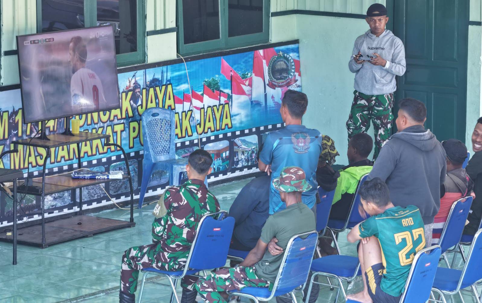 Kodim 1714/Puncak Jaya Gelar Nobar Pertandingan Piala Dunia 2026 di Kab. Puncak Jaya