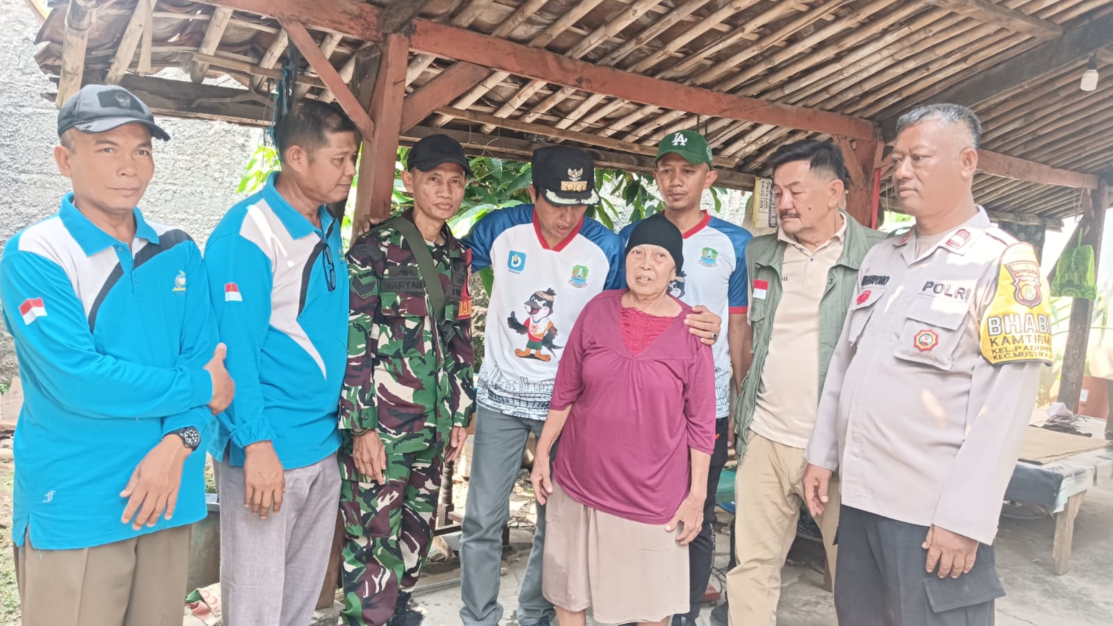 Sinergitas TNI-Polri Perkuat Keamanan Wilayah, Bhabinkamtibmas dan Babinsa Sambangi Warga Mustikasari