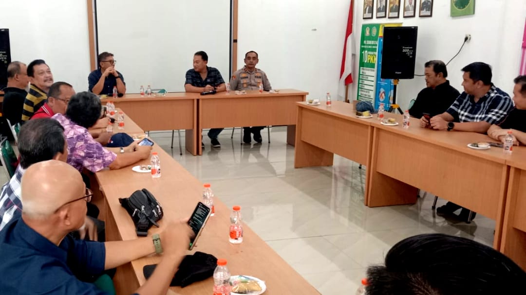 Jakarta On The Spot, Kapolsek Bekasi Selatan Dampingi Kasubdit Tipidter Polda Metro Jaya Serap Aspirasi Warga Taman Galaxi