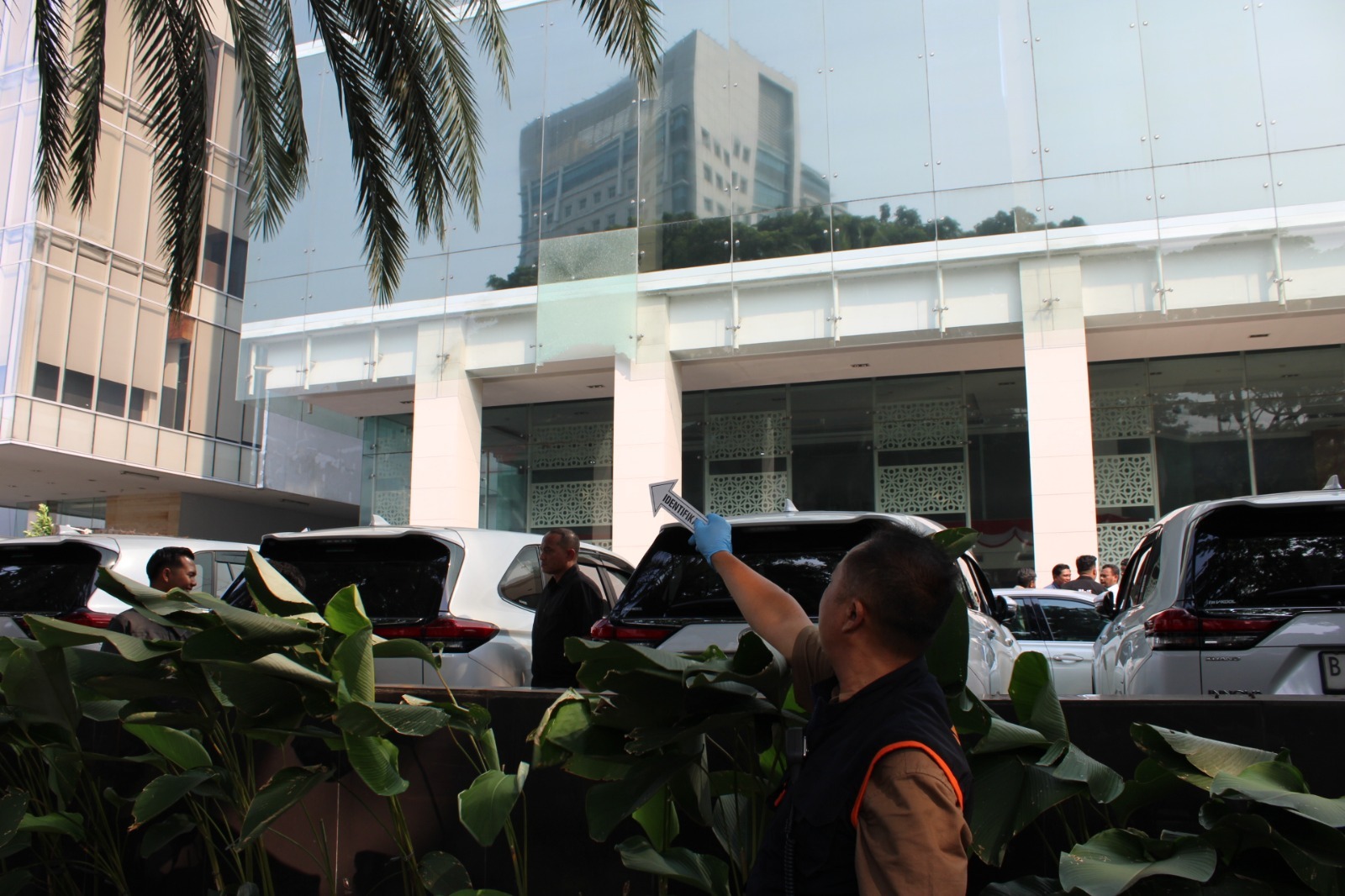 Polisi Selidiki Pecahnya Kaca Gedung BGN, Faktor Cuaca Jadi Dugaan Awal